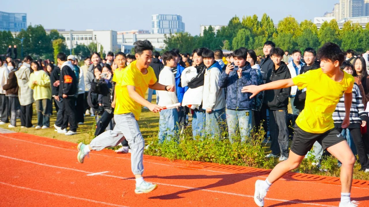 合肥高科经济技工学校2023年秋季田径运动会火热进行中...