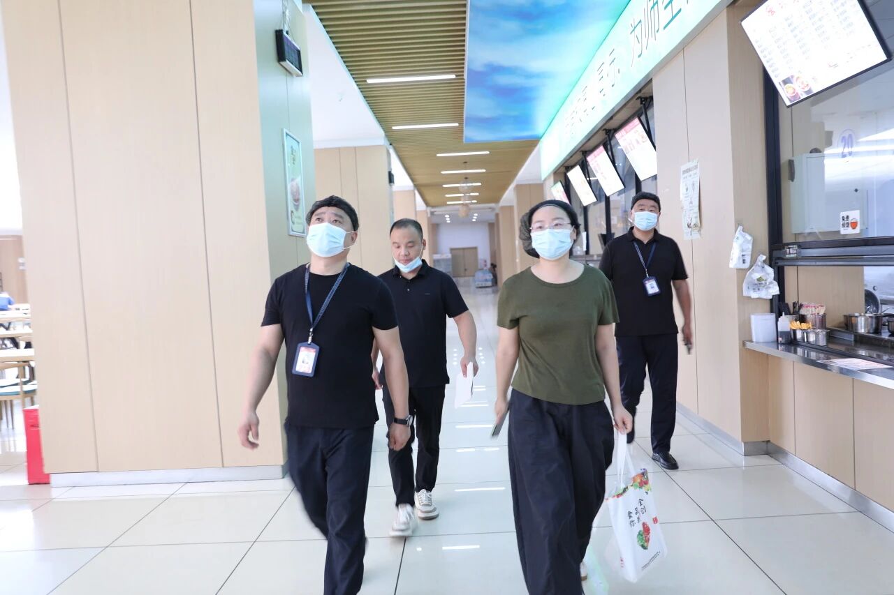 筑牢食品安全防线 守护师生舌尖安全—— 合肥市瑶海区市场监督所到我校开展秋季学期食品安全检查