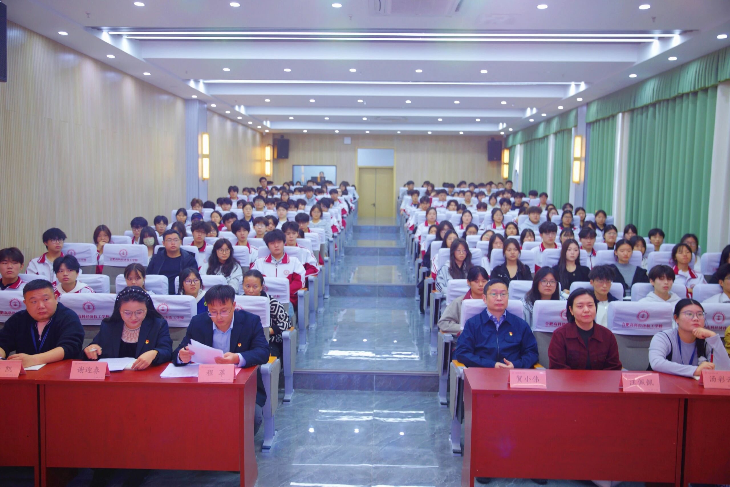 青春向团启新程 砥砺奋进担使命——我校举行2026-2027学年第一学期入团积极分子培训班开班仪式暨团课第一讲